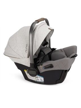 Nuna Pipa Urban travel system Nordstrom Exclusive car seat 2023 no base needed.